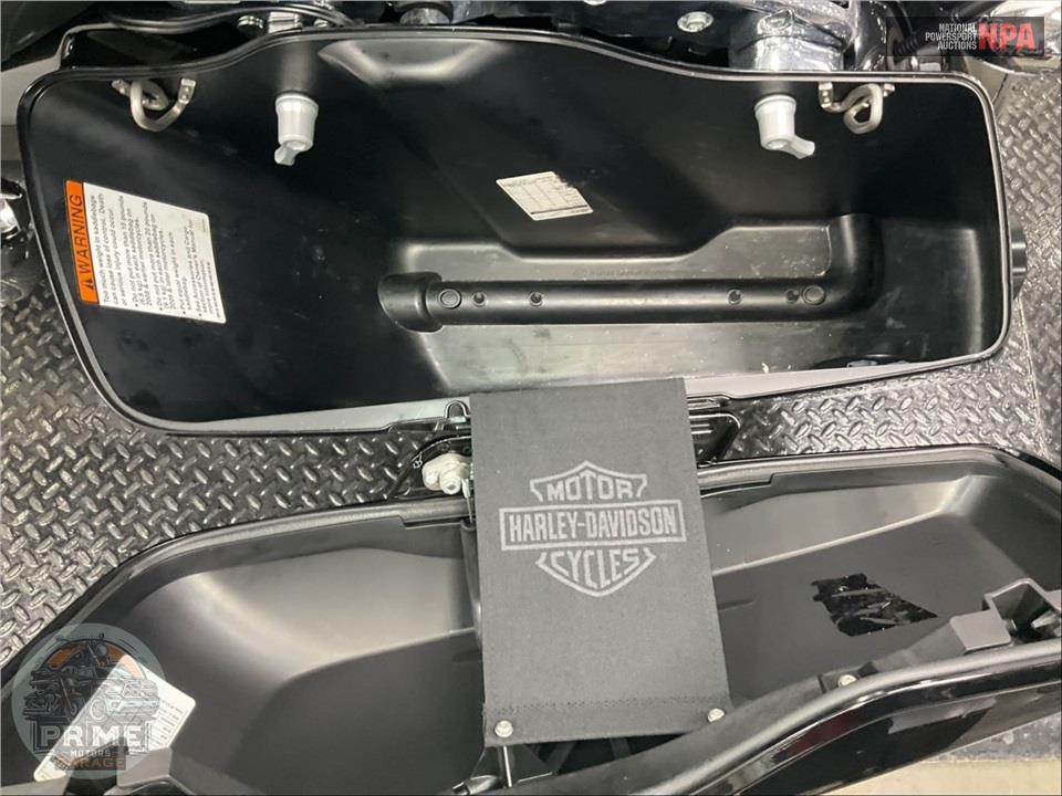 2017 Harley-Davidson FLHXS STREET GLIDE SPECIAL — фото 22