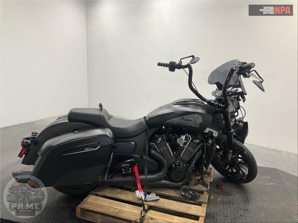 2021 Indian Motorcycle CHALLENGER DARK HORSE (BLACK/BRONZE SMOKE) — фото 1