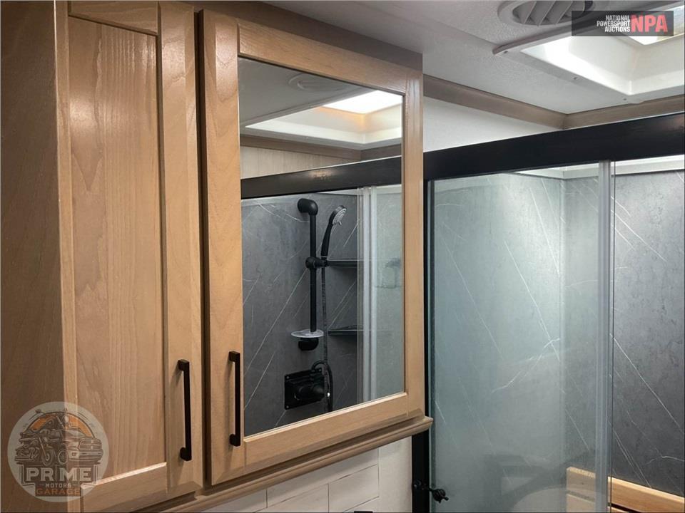 2024 Riverstone M-425FO - FIFTH WHEEL SERIES — фото 18