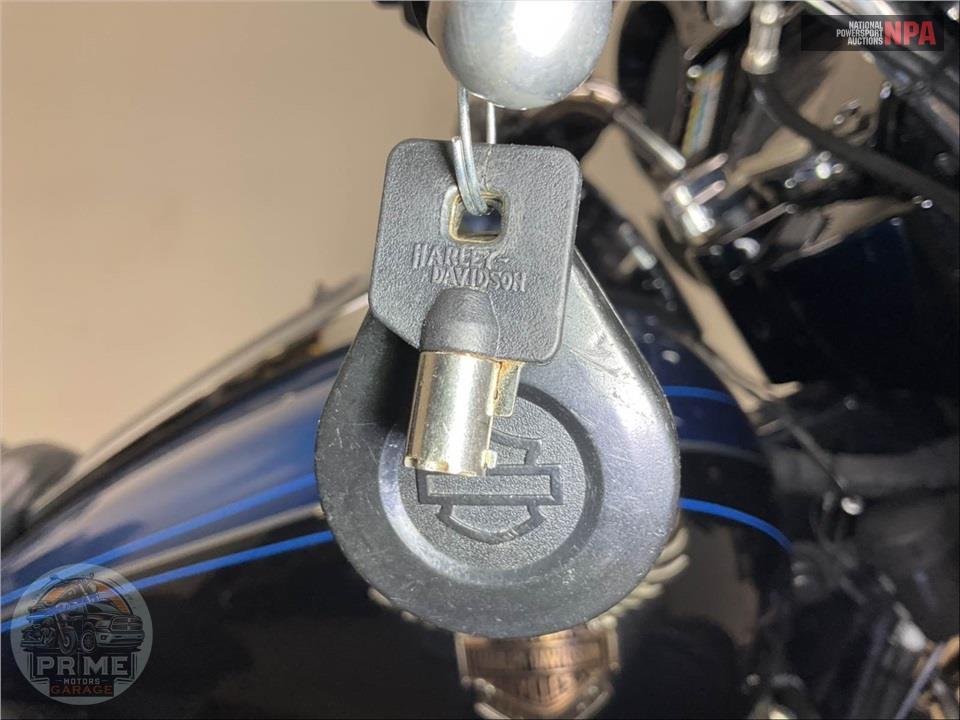 2018 Harley-Davidson FLHTCUTG TRI GLIDE ULTRA ANNIVERSARY — фото 12