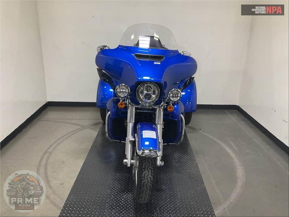 2024 Harley-Davidson FLHTCUTG TRI GLIDE ULTRA CLASSIC — фото 2