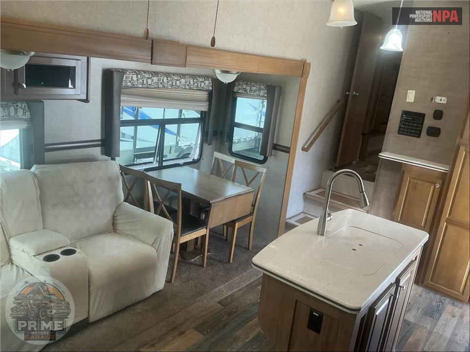 2017 Rockwood By Forest River M-8288WSA - SIGNATURE ULTRA LITE FIFTH WHEEL SERIES — фото 8