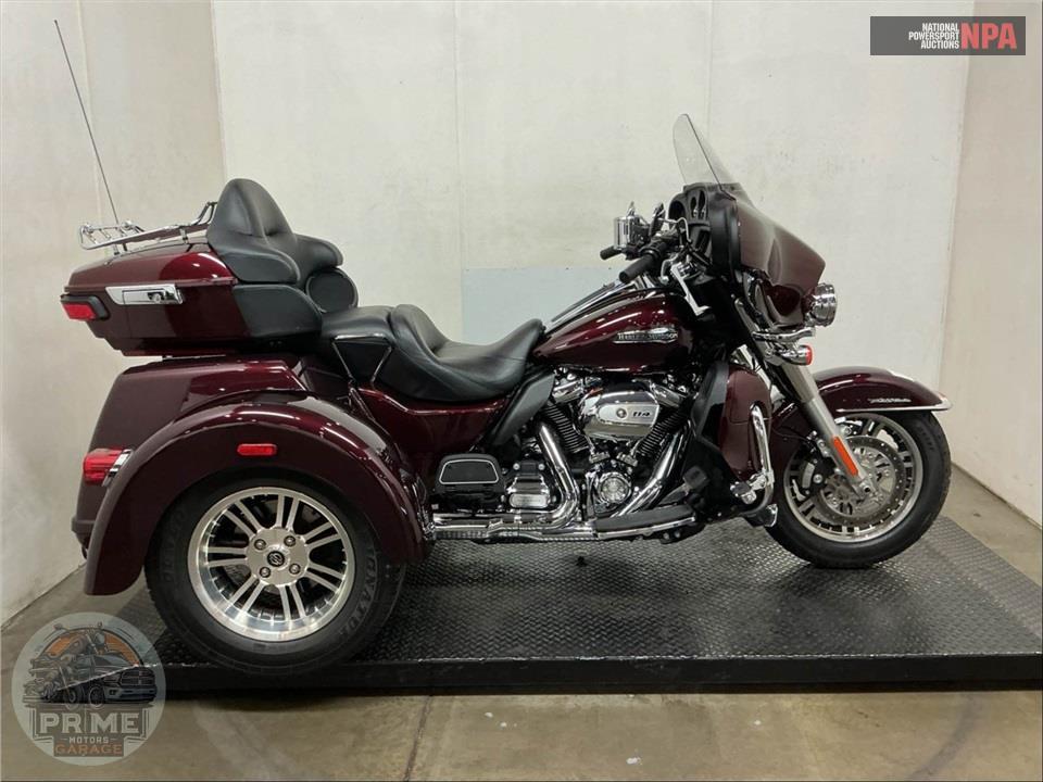 2019 Harley-Davidson FLHTCUTG TRI GLIDE ULTRA — фото 1