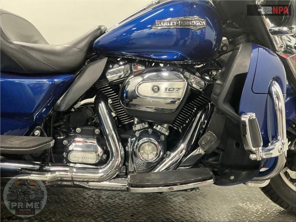2017 Harley-Davidson FLHTCUTG TRIGLIDE ULTRA CLASSIC — фото 6
