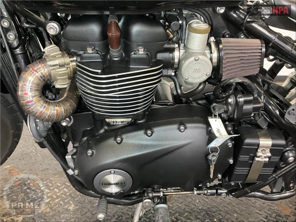 2023 Triumph BONNEVILLE BOBBER — фото 7
