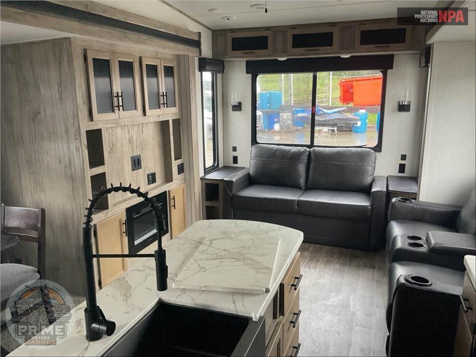 2021 Cherokee By Forest River M-3550SUITE - ARCTIC WOLF FIFTH WHEEL SERIES — фото 7