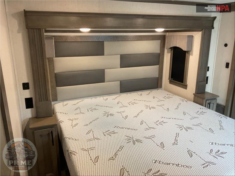 2021 Riverstone M-3670RL - RESERVE FIFTH WHEEL SERIES — фото 12