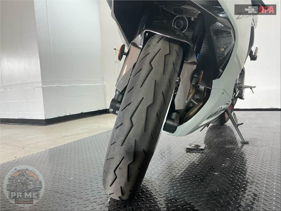 2025 Kawasaki ZX636KSFAL NINJA ZX-6R — фото 16