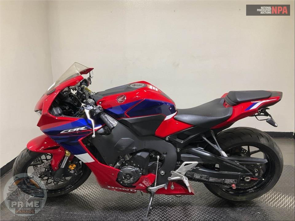 2023 Honda CBR1000RR — фото 3