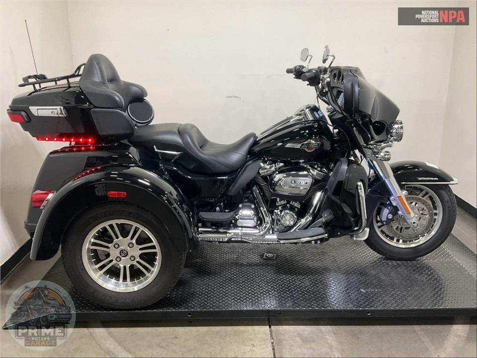 2022 Harley-Davidson FLHTCUTG TRI GLIDE ULTRA CLASSIC — фото 1