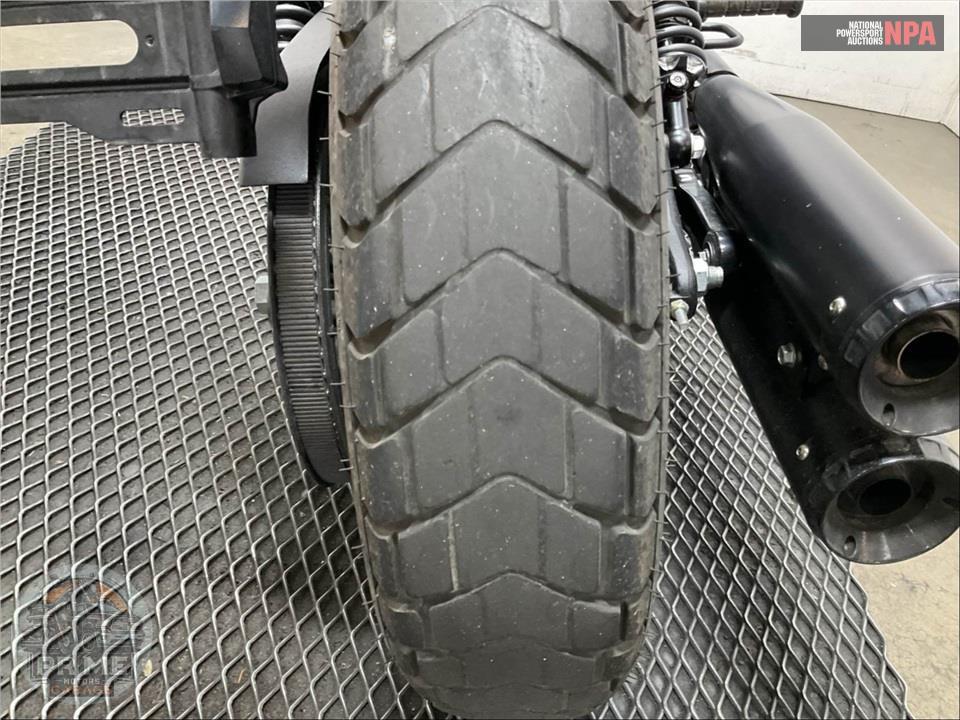 2021 Indian Motorcycle SCOUT BOBBER TWENTY (ABS, BLACK SMOKE) — фото 19