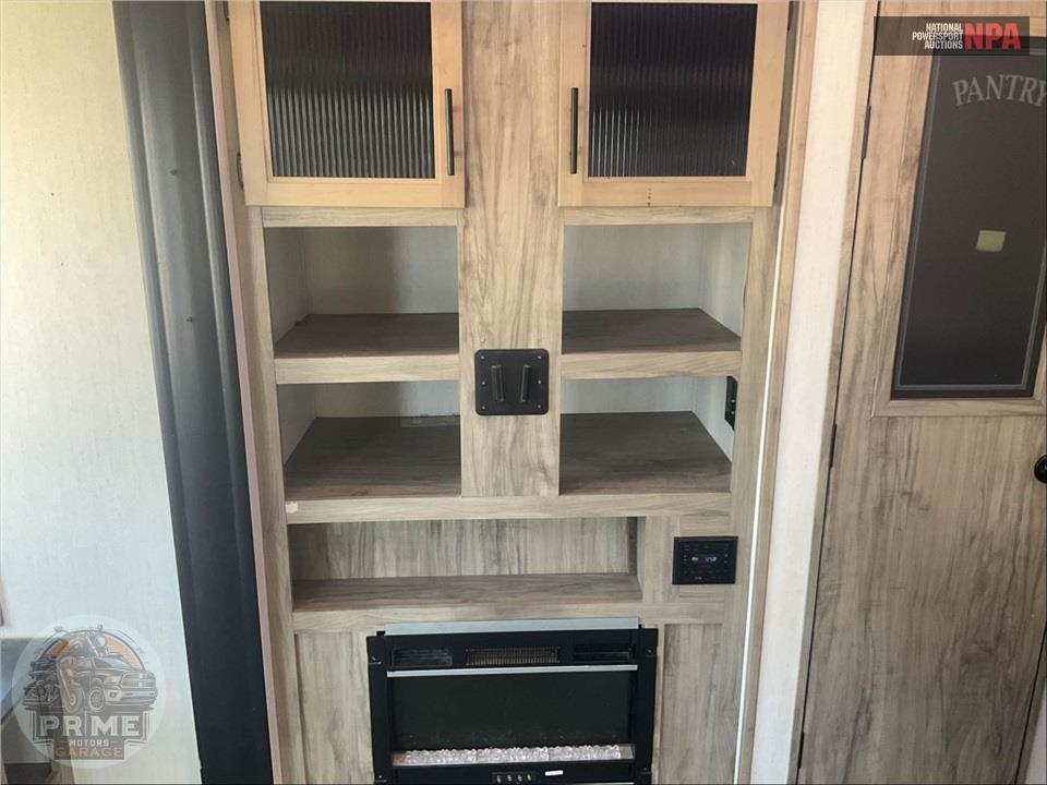 2022 Cherokee By Forest River M-3880SUITE ARCTIC WOLF FIFTH WHEEL SERIES — фото 19