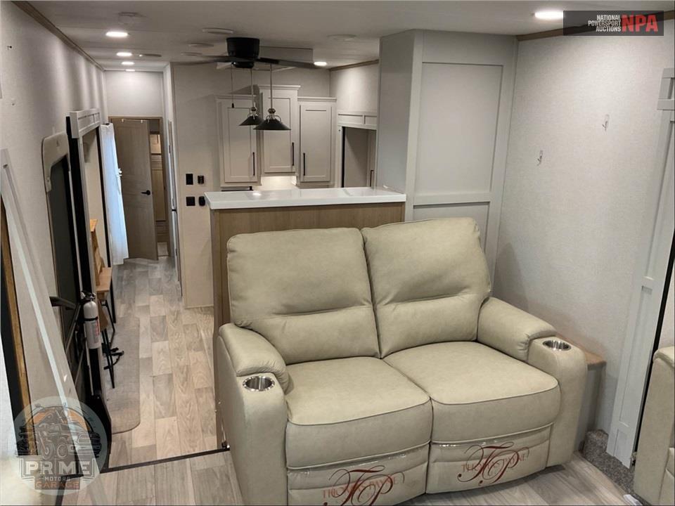 2025 Sandpiper By Forest River M-3990FL - FIFTH WHEEL SERIES — фото 8