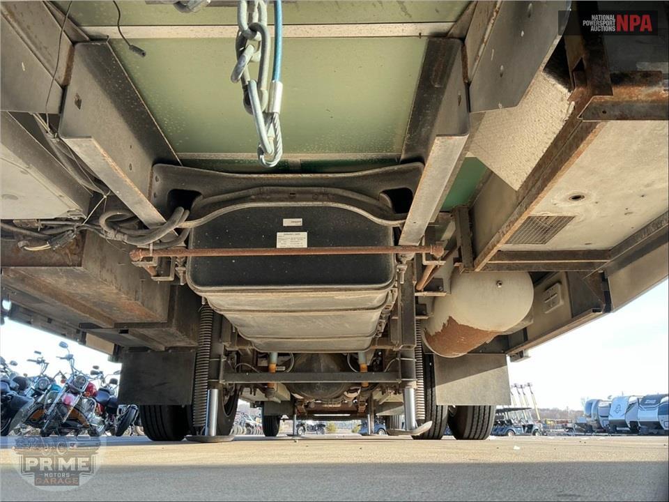 2011 Winnebago M-35P-FORD - ADVENTURER SERIES — фото 87