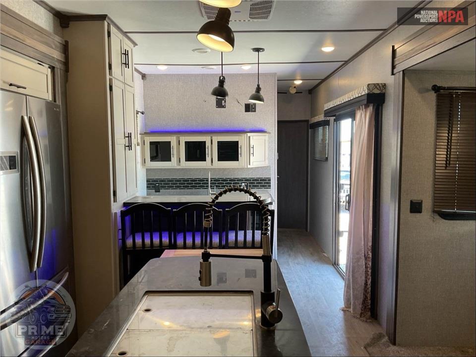 2021 Crossroads Rv M-374 BAR - HAMPTON SERIES — фото 9