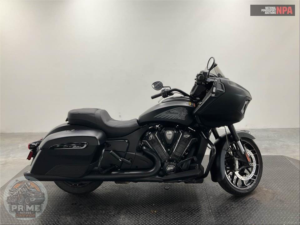 2021 Indian Motorcycle CHALLENGER DARK HORSE (BLACK/BRONZE SMOKE) — фото 1