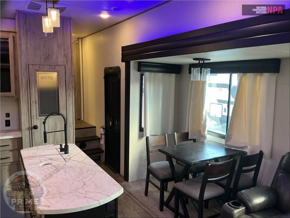 2022 Cherokee By Forest River M-291RL ARCTIC WOLF FIFTH WHEEL SERIES — фото 8