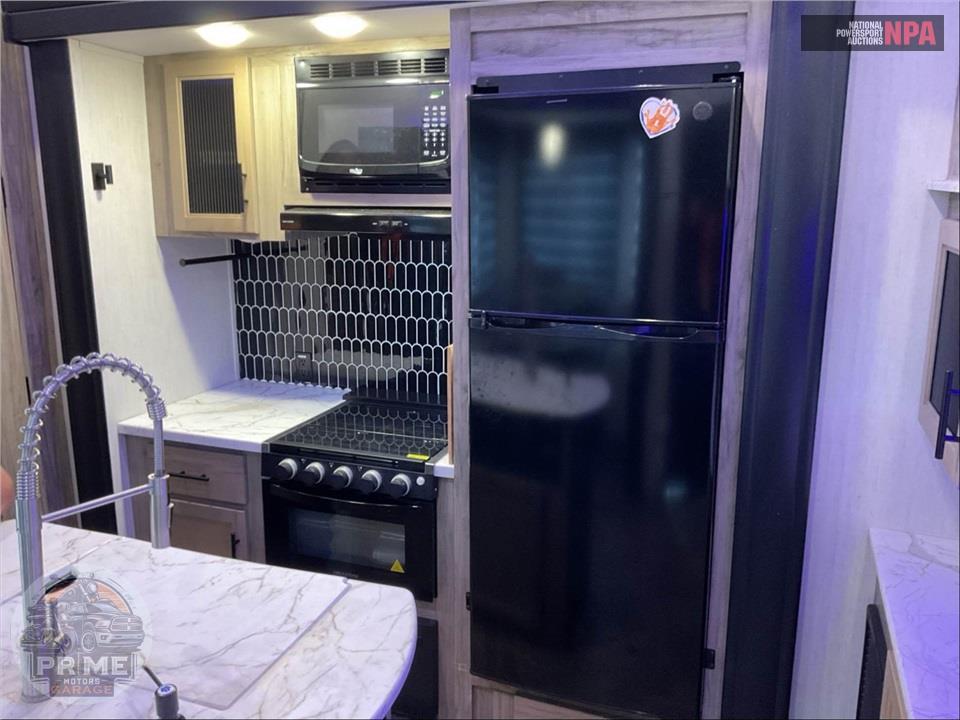 2022 Cherokee By Forest River M-3990SUITE ARCTIC WOLF FIFTH WHEEL SERIES — фото 18