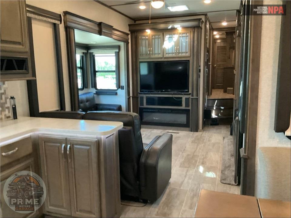 2019 Keystone Rv M-3701 LK - MONTANA 20TH ANNIVERSARY FIFTH WHEEL SERIES — фото 9