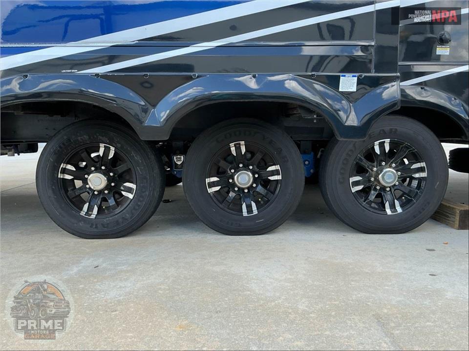 2022 Riverstone M-442MC - LEGACY FIFTH WHEEL SERIES — фото 36