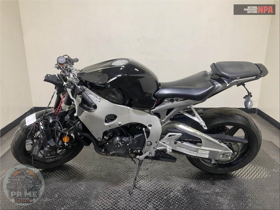 2011 Honda CBR1000RRB — фото 3