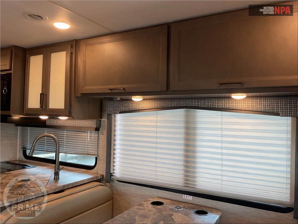 2023 Thor Motor Coach M-28A E450-V8 - CHATEAU SERIES — фото 7