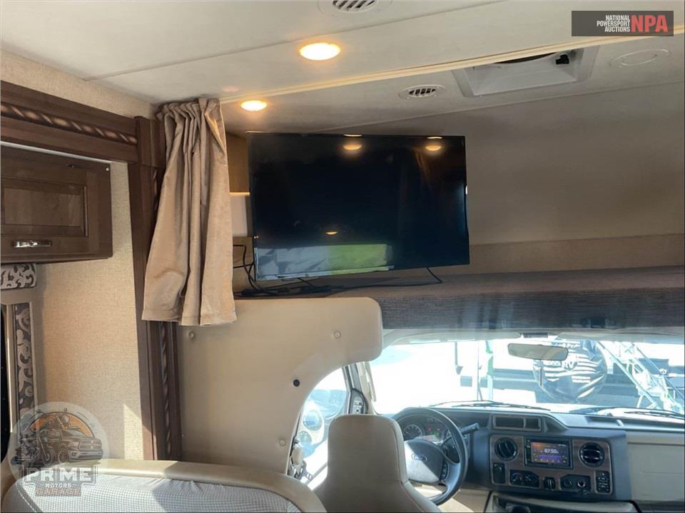 2018 Thor Motor Coach M-31E E450-V10 - FOUR WINDS SERIES — фото 45