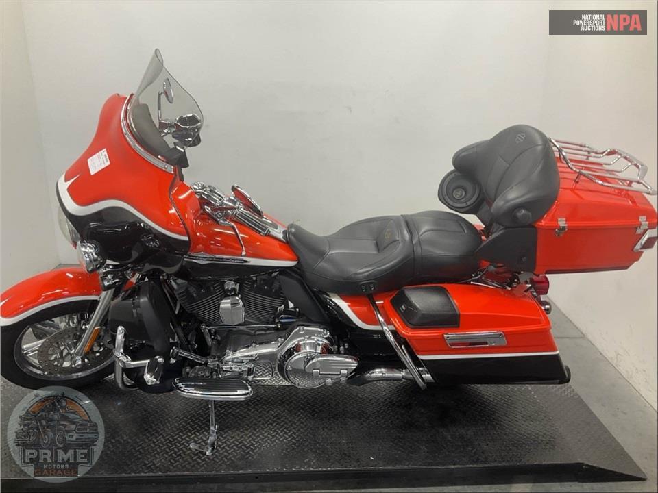 2012 Harley-Davidson FLHTCUSE7 SCREAMIN EAGLE — фото 3