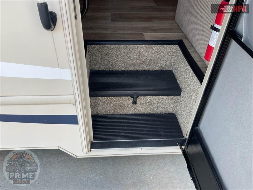 2017 Thor Motor Coach M-29FE E450-V10 - FREEDOM ELITE SERIES — фото 54