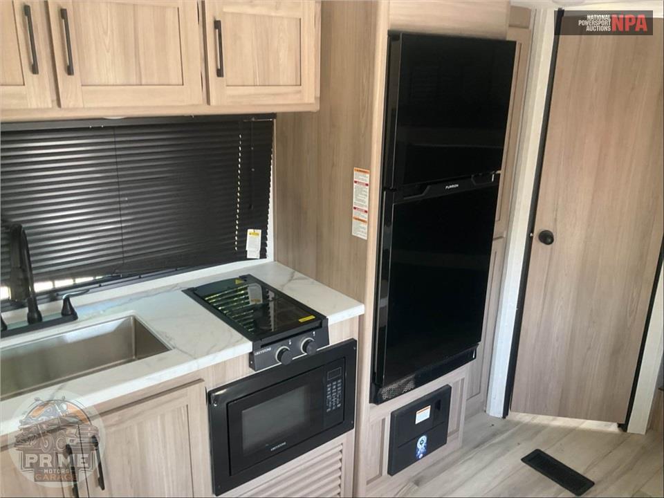 2025 Keystone Rv M-26 BX - COLEMAN LIGHT SERIES — фото 16