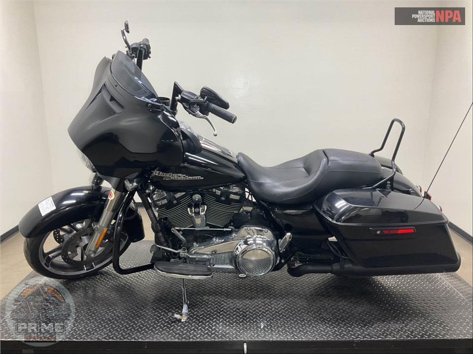 2017 Harley-Davidson FLHXS STREET GLIDE SPECIAL — фото 3
