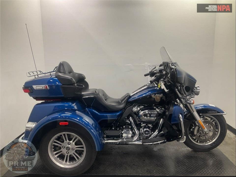 2018 Harley-Davidson FLHTCUTG TRI GLIDE ULTRA ANNIVERSARY — фото 1