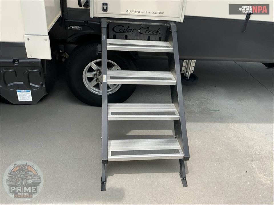 2021 Cedar Creek M-37MBH - SILVERBACK FIFTH WHEEL SERIES — фото 35