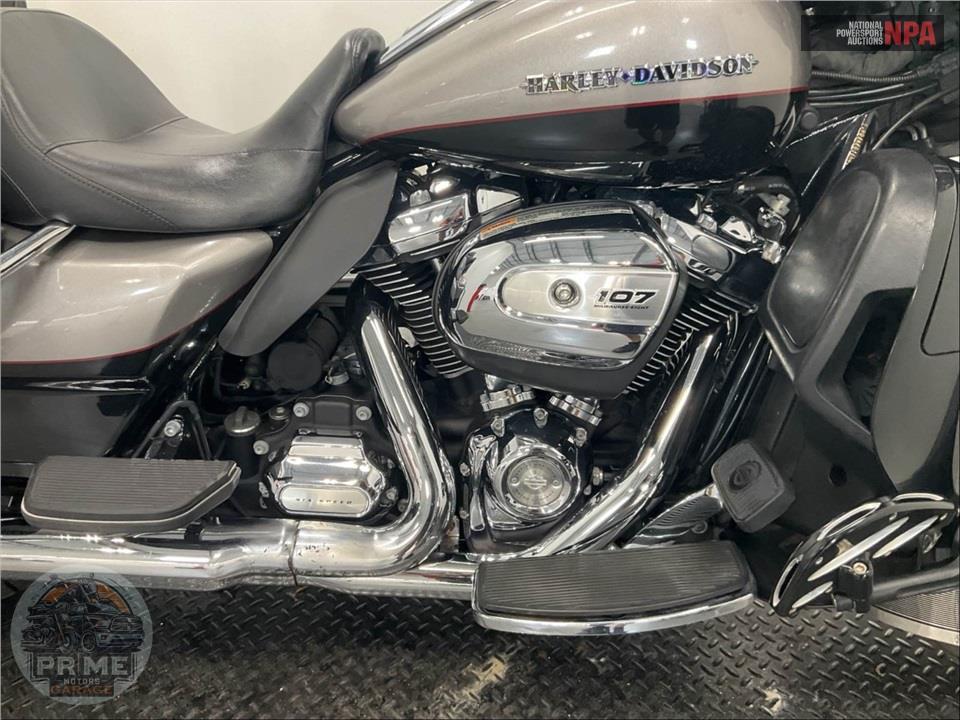 2017 Harley-Davidson FLHTK ULTRA LIMITED — фото 6