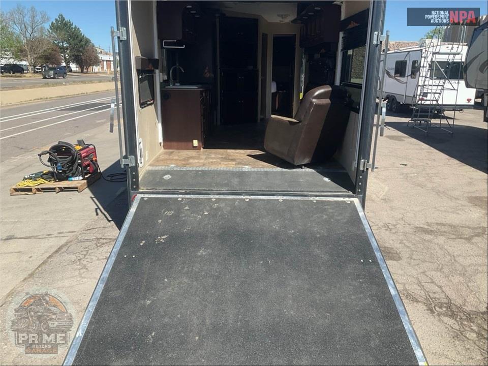 2015 Rubicon M-2500 - TOY HAULER SERIES — фото 26