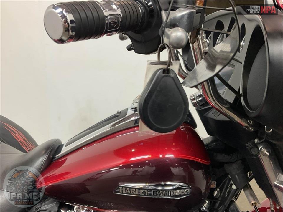 2018 Harley-Davidson FLHTCUTG TRI GLIDE ULTRA — фото 11