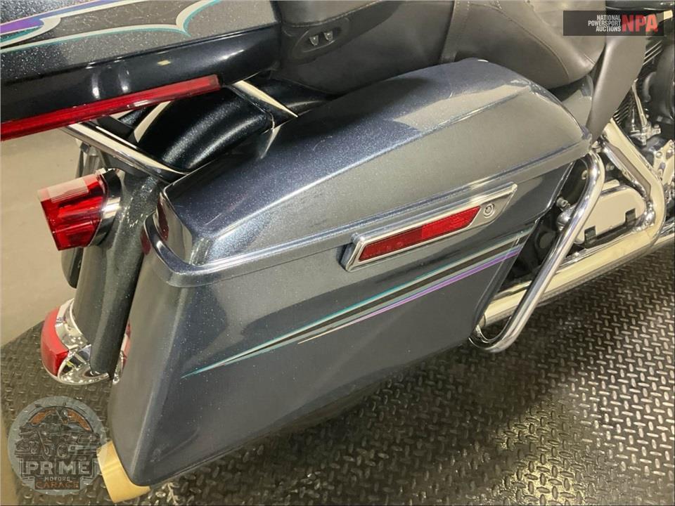 2015 Harley-Davidson FLHTCU ULTRA CLASSIC ELECTRA GLIDE — фото 24