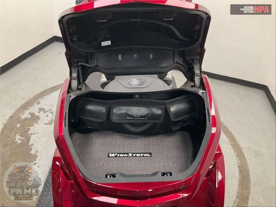 2018 Honda GL1800 GOLDWING TOUR (RED) — фото 23