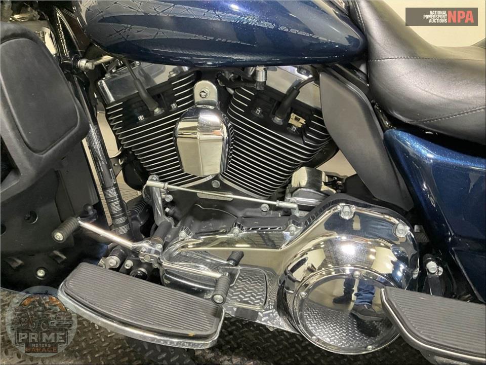 2016 Harley-Davidson FLHTCUTG TRIGLIDE ULTRA CLASSIC — фото 7