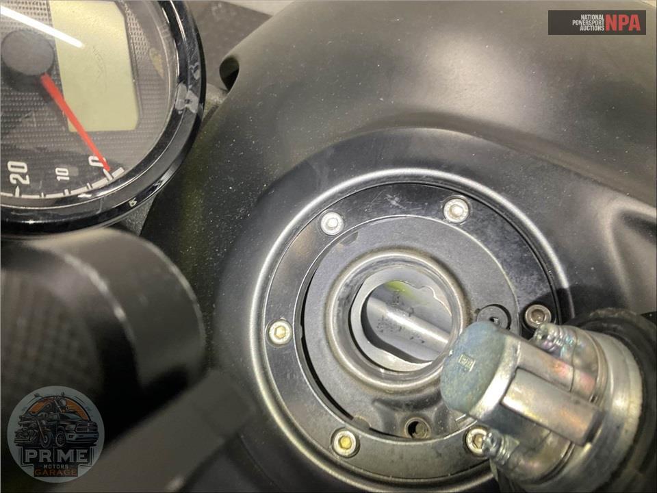 2021 Indian Motorcycle SCOUT BOBBER (ABS, BLACK SMOKE) — фото 15