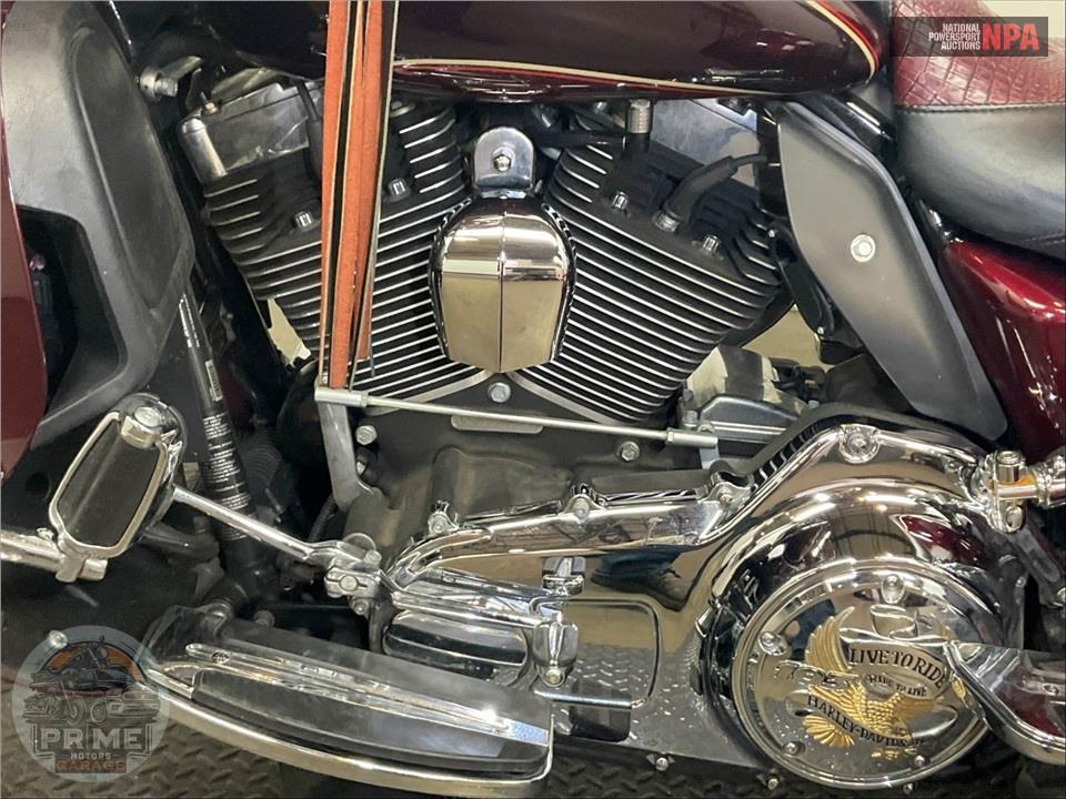 2014 Harley-Davidson FLHTCUTG TRIGLIDE ULTRA CLASSIC — фото 7