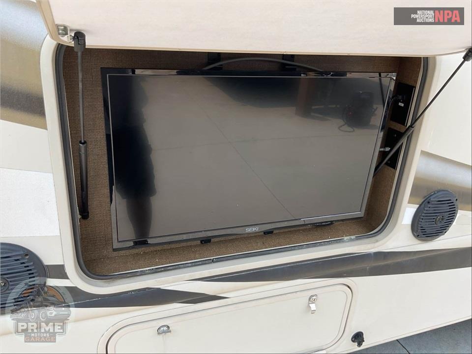 2016 Thor Motor Coach M-31L E450-V10 - CHATEAU SERIES — фото 63