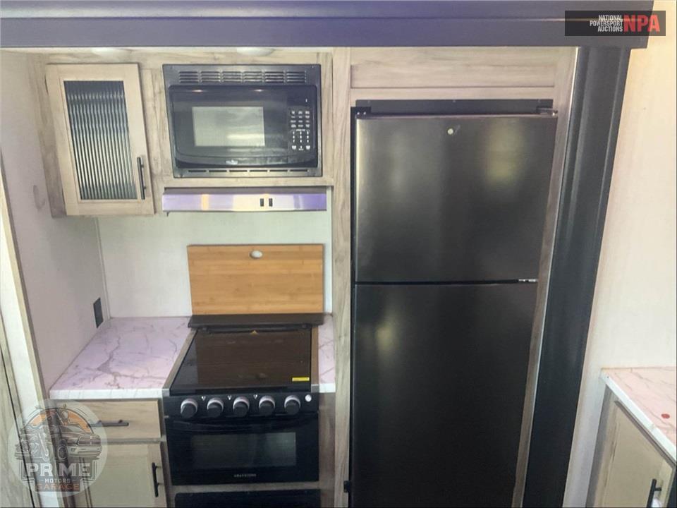 2022 Cherokee By Forest River M-3880SUITE ARCTIC WOLF FIFTH WHEEL SERIES — фото 18