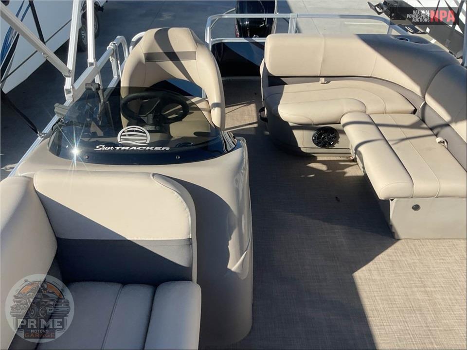 2022 Tracker Marine PARTY BARGE 18 DLX(*) SUN TRACKER SERIES L=20/E=1 75HP MERC OB — фото 22