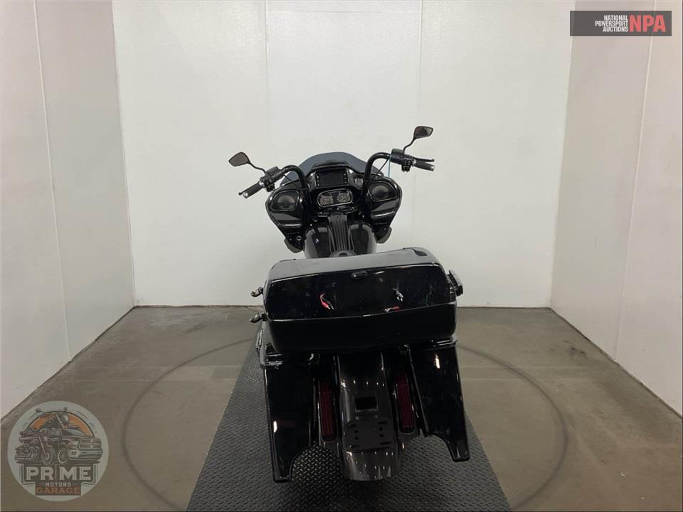 2018 Harley-Davidson FLTRXSE CVO ROAD GLIDE — фото 4
