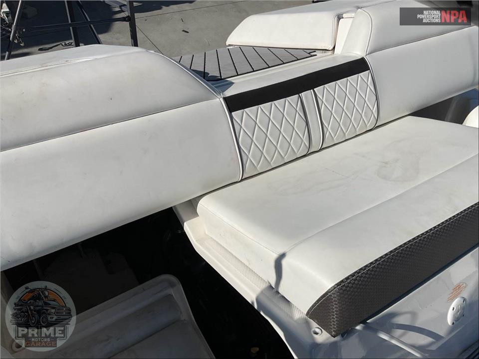 2017 Sea Ray Boats SLX-W 230 SLX SERIES L=23/E=1 370HP MERC IB — фото 40