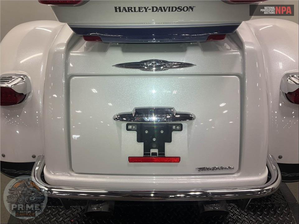 2015 Harley-Davidson FLHTCUTG TRIGLIDE ULTRA CLASSIC — фото 22