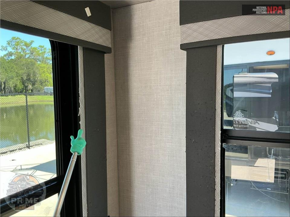 2021 Voyage By Winnebago M-2427RB — фото 23