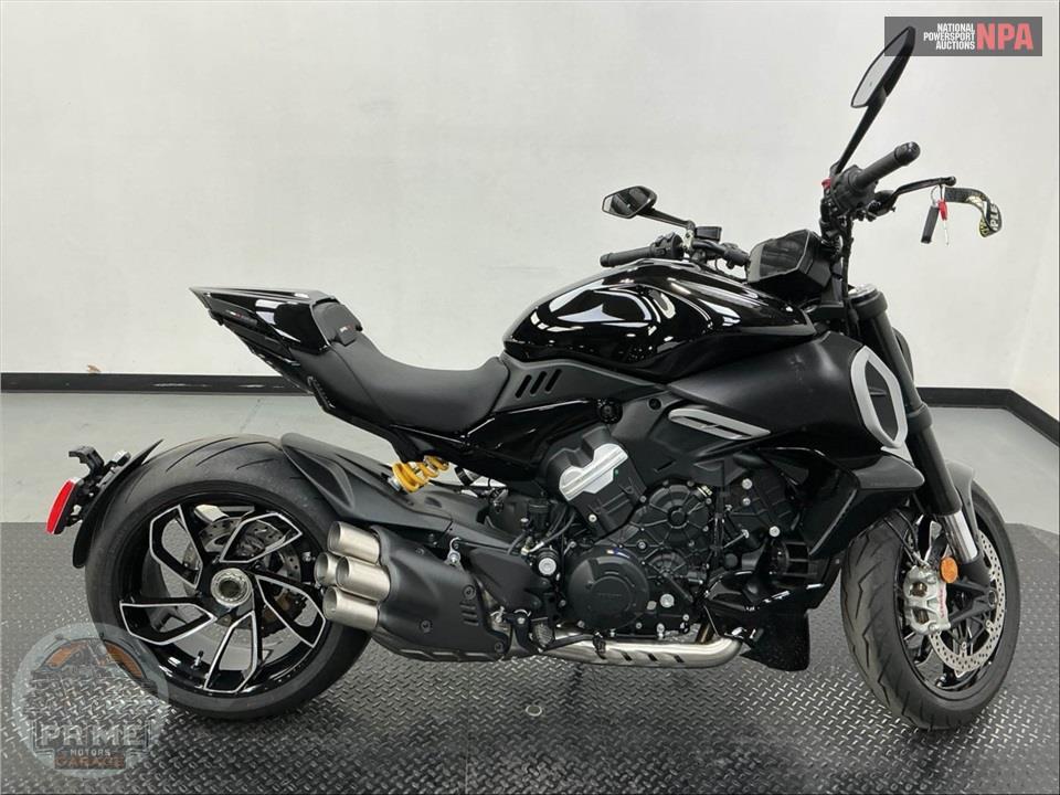 2023 Ducati DIAVEL V4 — фото 1