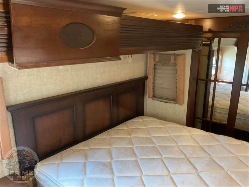 2015 Keystone Rv M-3535 RE - ALPINE FIFTH WHEEL SERIES — фото 13